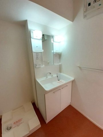 Ｓｐｅｒａｎｚａ　Ｂの洗面所|ゆったりとスペースのある洗面所