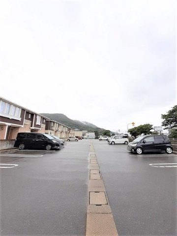 リシェス　Ａの駐車場|駐車場に車を止められます