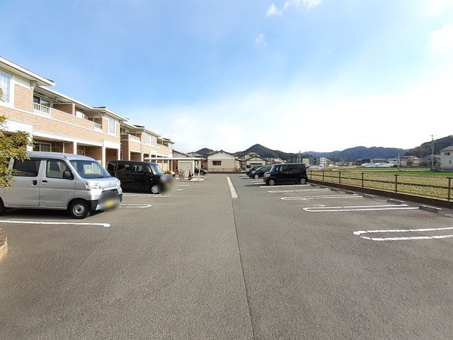 うらら１番館の駐車場|駐車場です