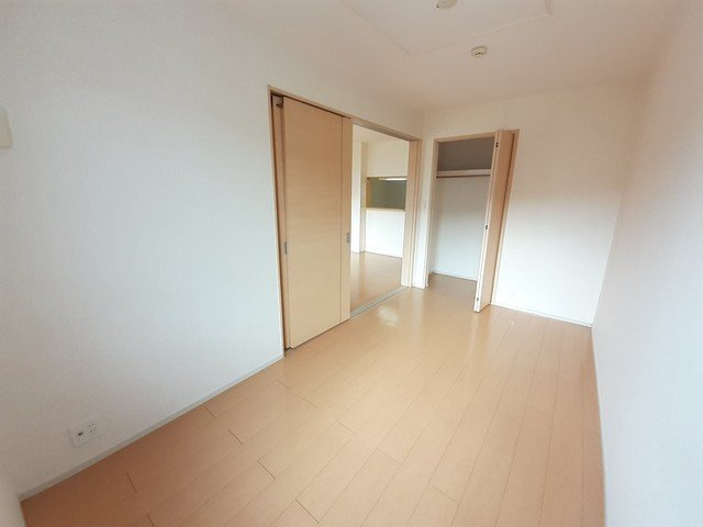 うらら１番館の内装|明るい色調の室内です