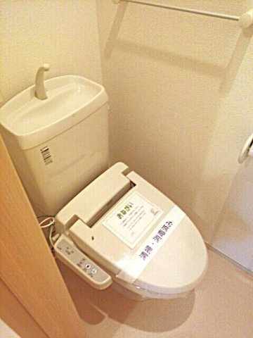 コルソ　プレッソのトイレ|落ち着いた色調のトイレです