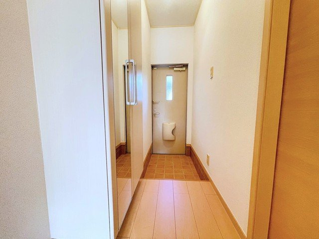プリムヴェールＢの玄関|ゆったりとした玄関です
