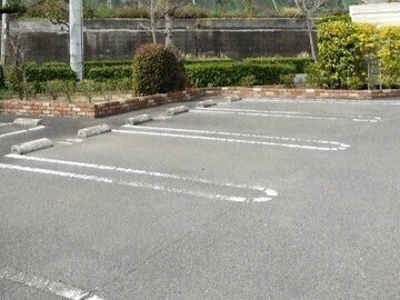 プリムヴェールＢの駐車場|駐車スペースもあります