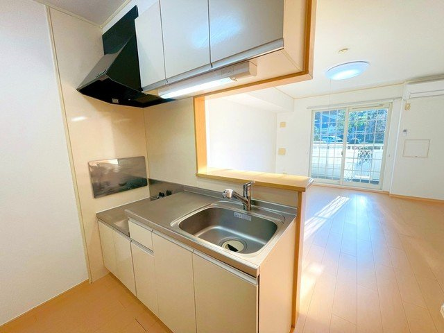 プリムヴェールＢのキッチン|コンパクトなキッチンで掃除もラクラク