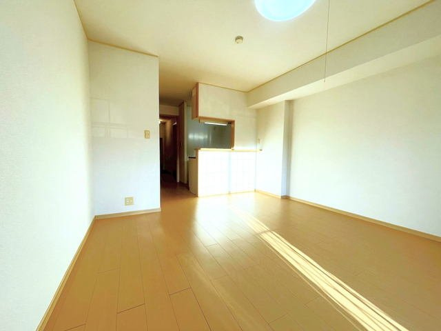 プリムヴェールＢの内装|明るい色調の室内です