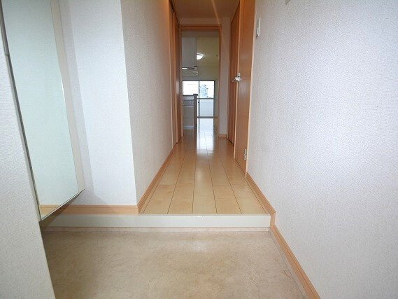 ルイシャトレ鏡の玄関|収納もある玄関です