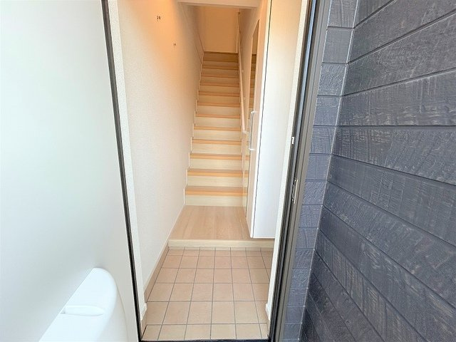 ホーリープレイス唐津　Ⅱの玄関|収納もある玄関です