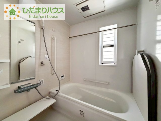 【浴室】 | 守谷市松並青葉2丁目　中古戸建 | 今日も１日お疲れでした。広いお風呂で疲れを癒してください、、、♡