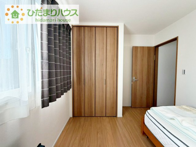 【収納】 | 守谷市松並青葉2丁目　中古戸建 | ハンガーパイプ付でお洋服の出し入れもラクラクです！