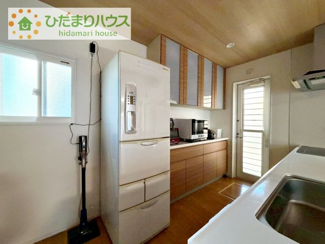 【キッチン】 | 守谷市松並青葉2丁目　中古戸建 | 備え付け収納で、スッキリお片付け！