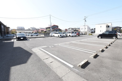 【駐車場】 | ウエストヴィレッジ B棟 | 駐車場