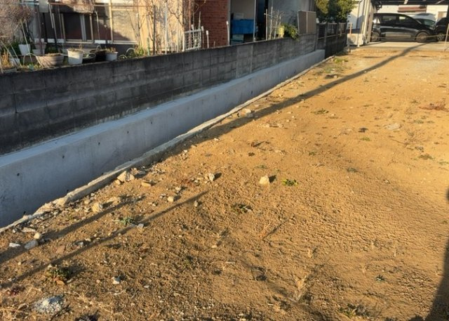 【外観】 | 土地の前の道路に消火栓が設置されていることがあります。この場合、道路交通法第45条第1項により、駐車禁止の場所が指定されています。そのため、車庫などの駐車スペースをつくることができない場合があります。