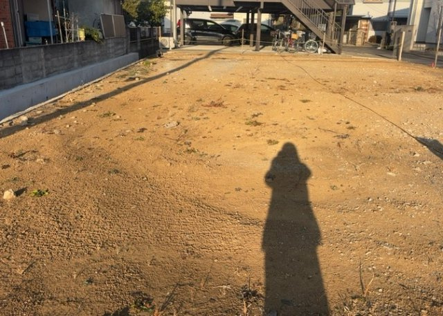 【外観】 | 土地購入を検討されている場合、境界杭がない状態で購入してしまうと境界確定測量をする必要があり、費用がかかります。購入の前に、売主、隣土地所有者立ち合いのもと境界を確定し境界杭を設置するのがベストです。