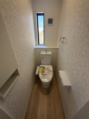 【トイレ】 | 恒久6丁目　新築平屋建 | 落ち着いた色調のトイレです