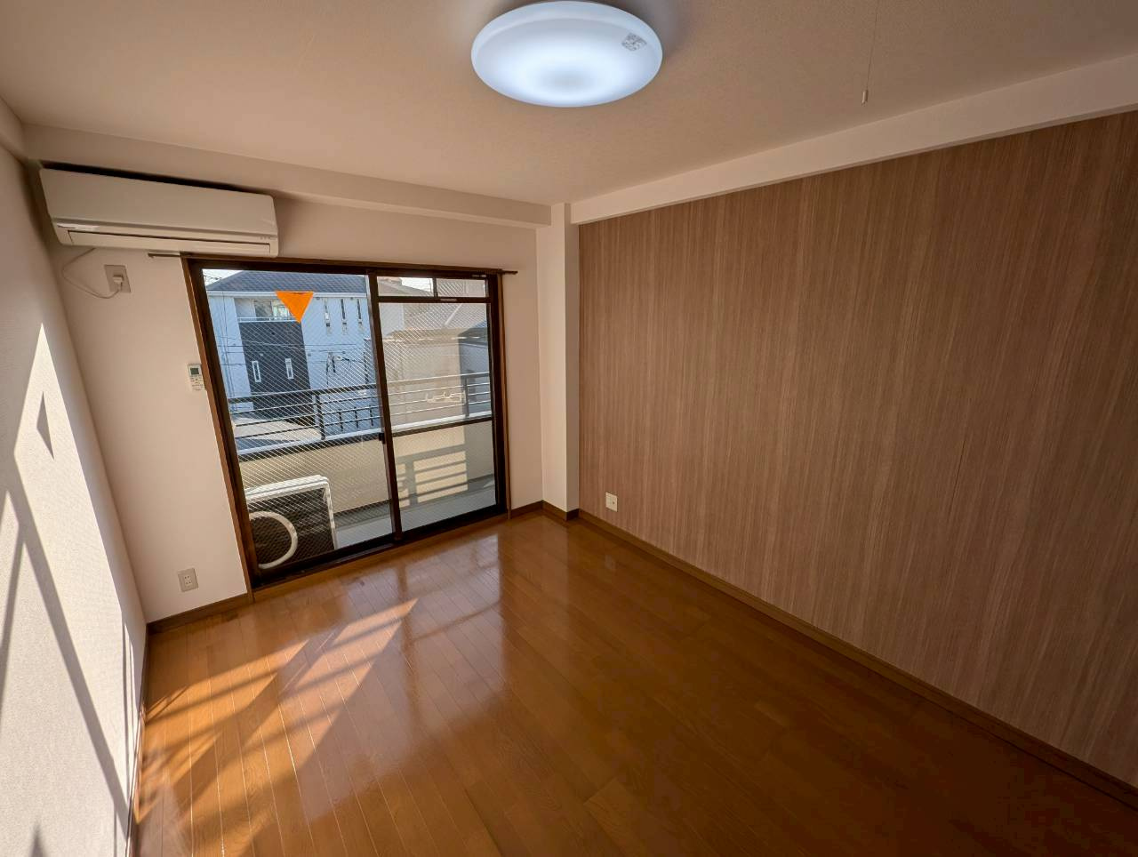 メゾネット栄根の居間・リビング