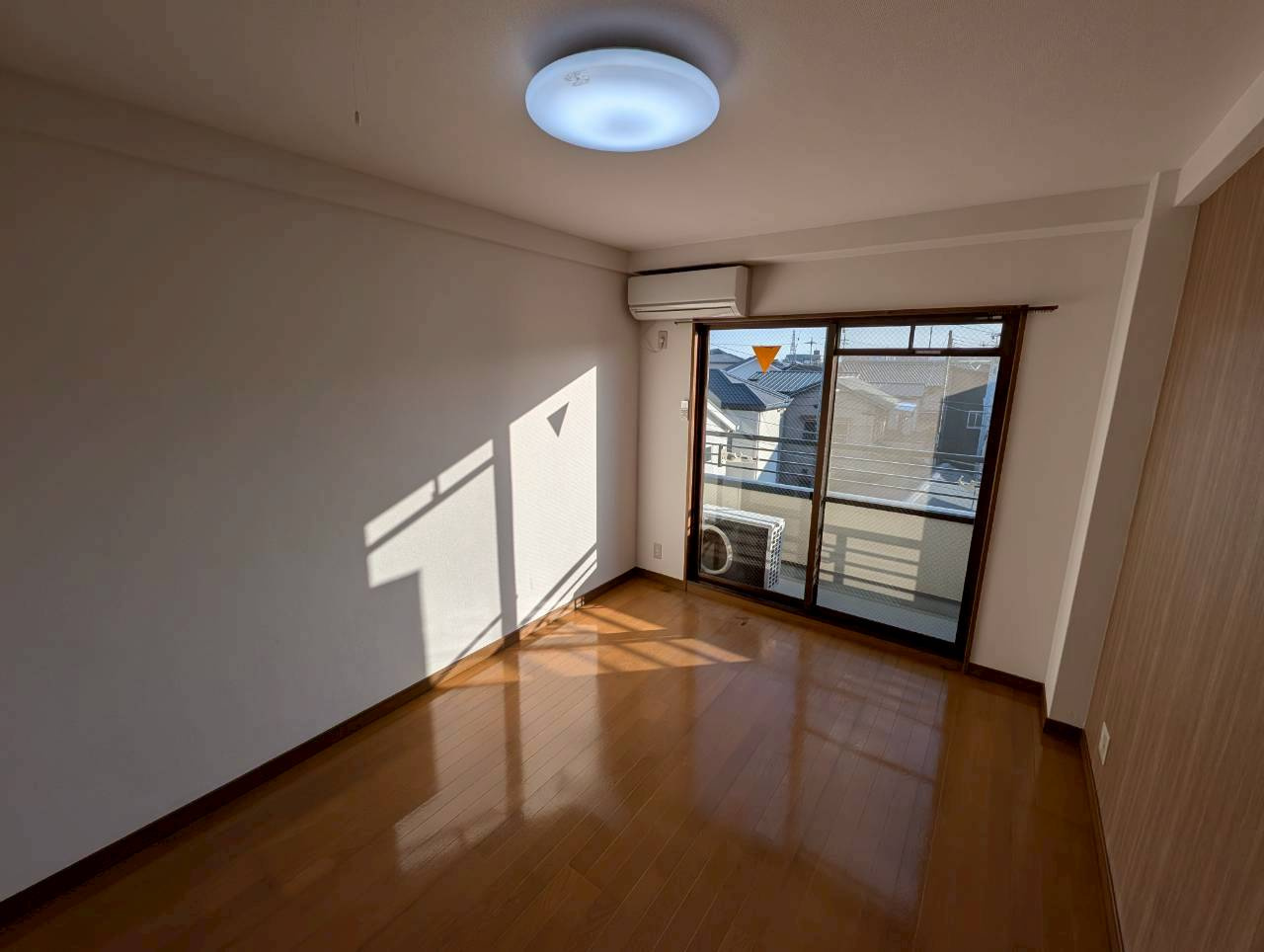 メゾネット栄根の居間・リビング