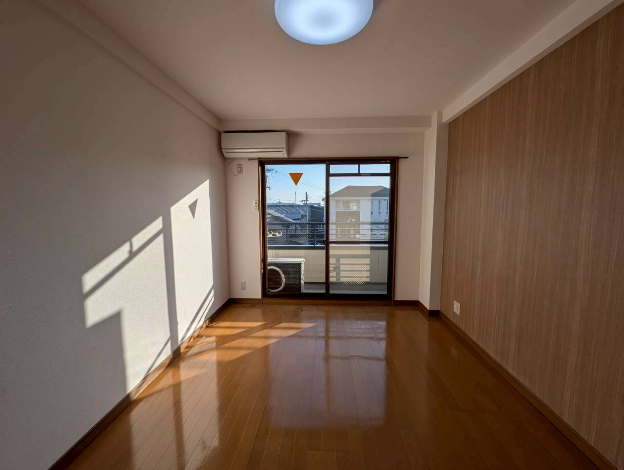 メゾネット栄根の居間・リビング