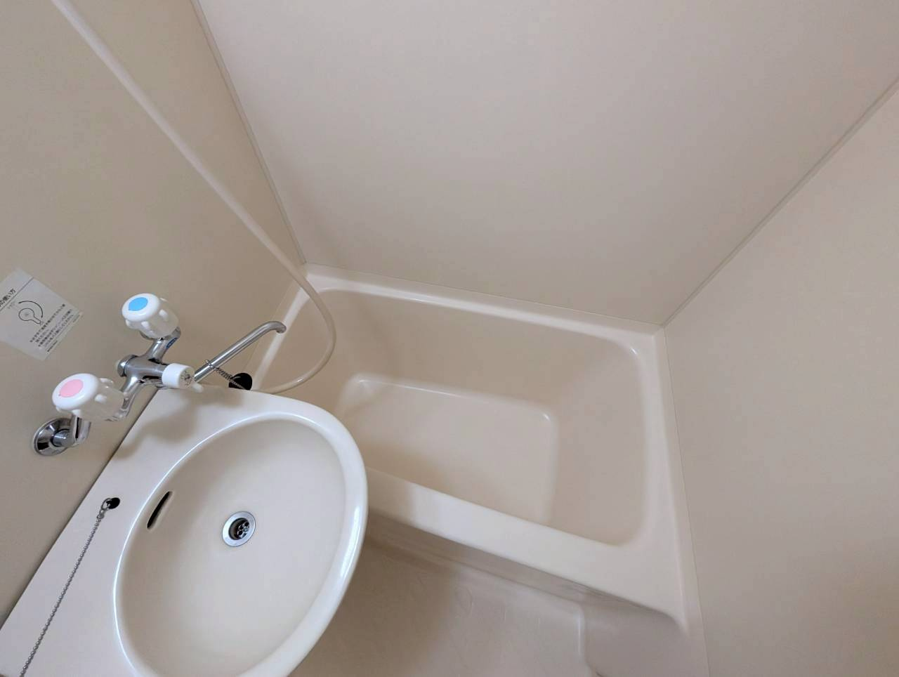 メゾネット栄根の浴室