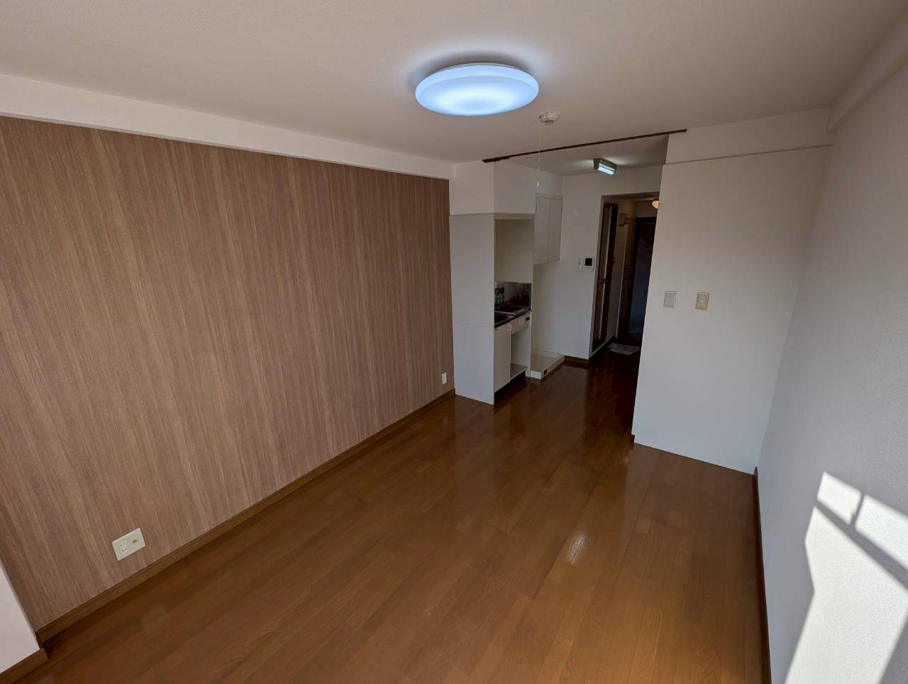 メゾネット栄根の居間・リビング