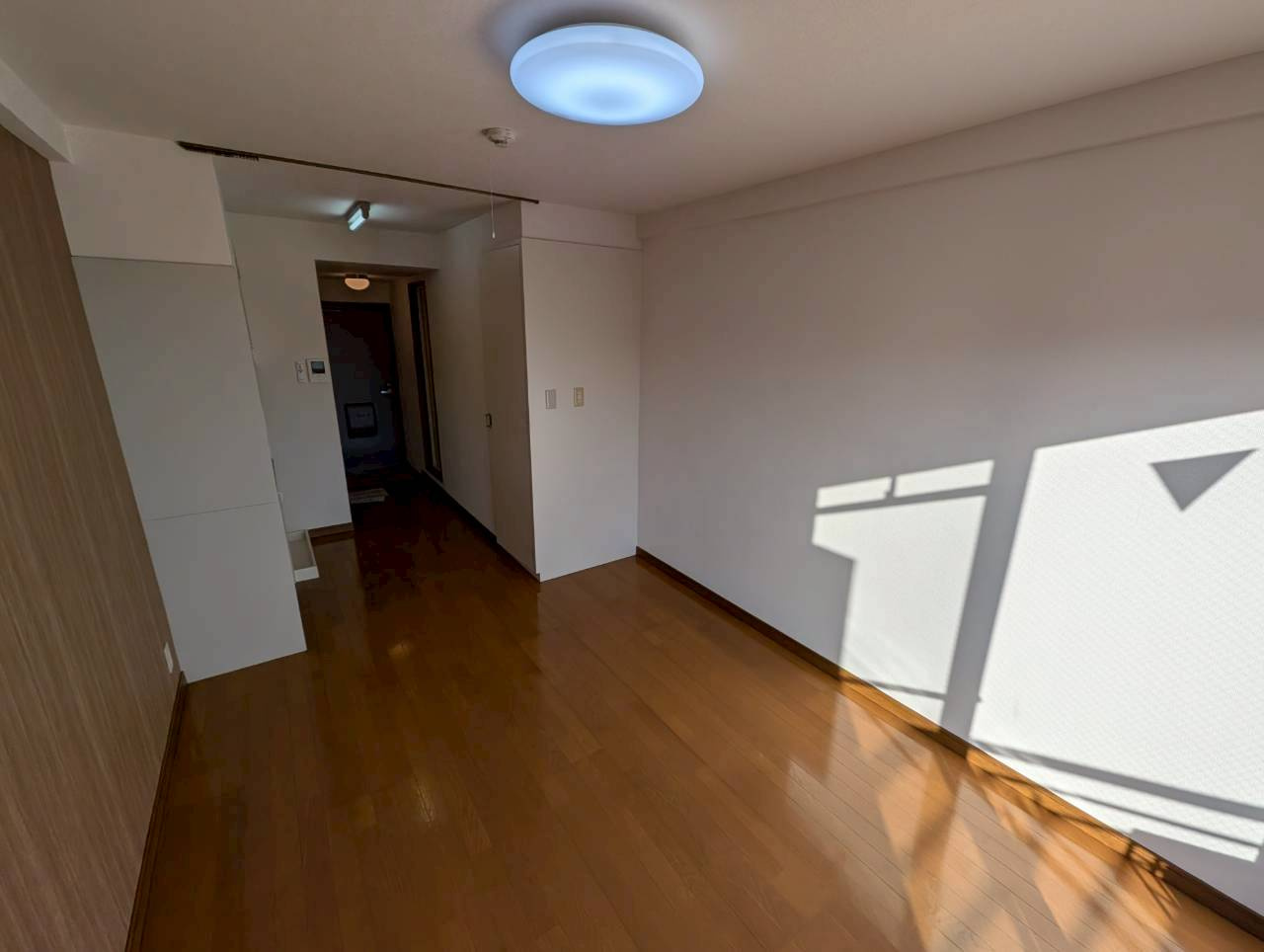 メゾネット栄根の居間・リビング