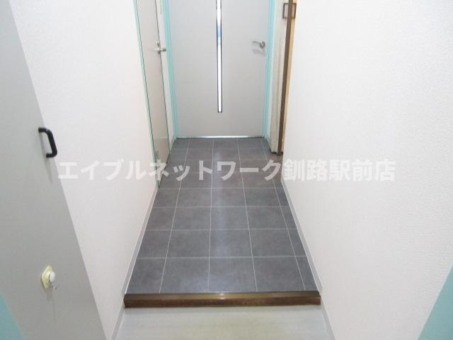 クレステージ若竹の玄関