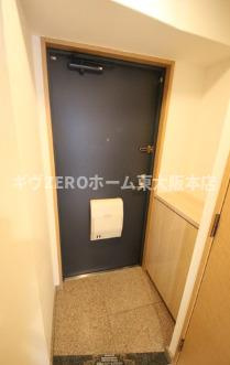 レジデア西本町の玄関