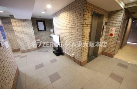 レジデア西本町のロビー