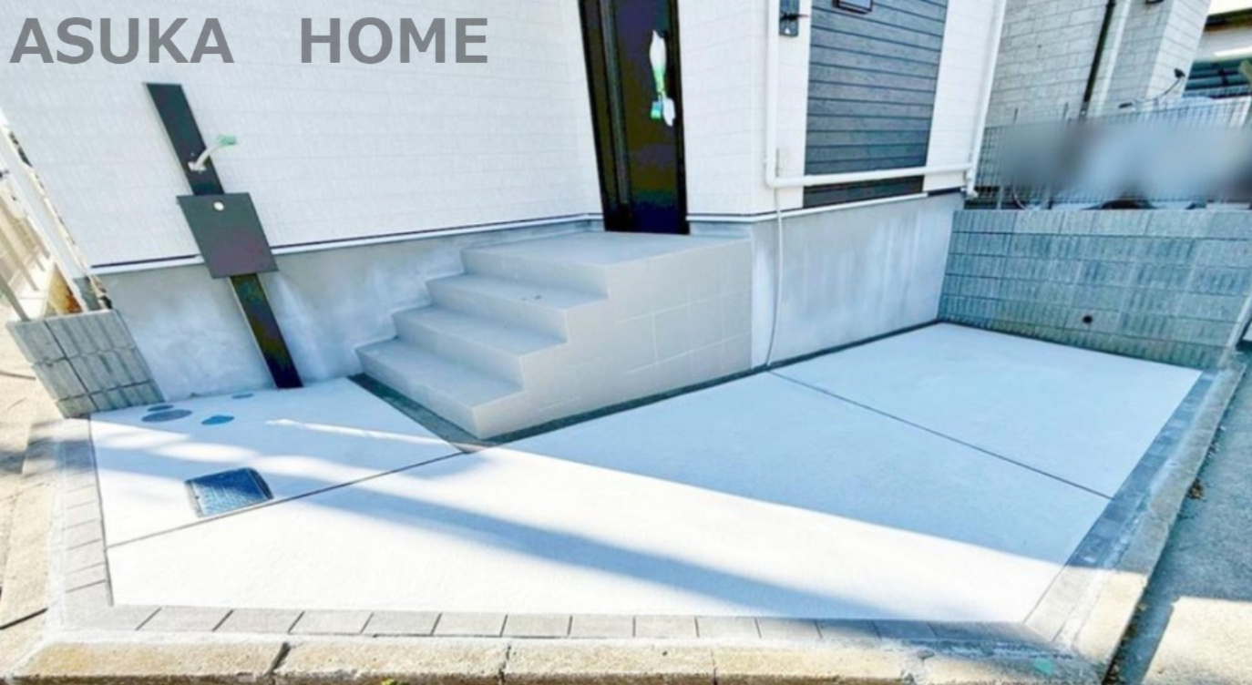 ハートフルタウン南舞岡４丁目の駐車場|玄関横のカースペースです。