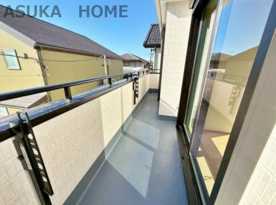 ハートフルタウン南舞岡４丁目のバルコニー|南側のワイドバルコニーには、暖かい陽光が注ぎ洗濯や布団干しなど快適ですね。