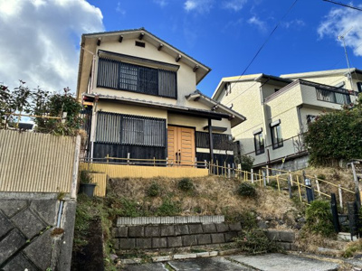 【外観】 | 大津市和邇高城330-7　中古戸建 | 道路から高台になっています