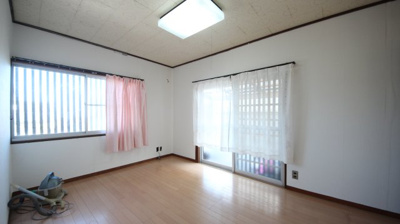 【洋室】 | 大津市和邇高城330-7　中古戸建 | 1階洋室別角度