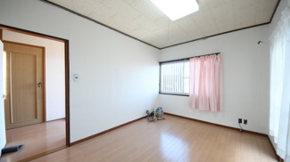 【洋室】 | 大津市和邇高城330-7　中古戸建 | 1階洋室別角度