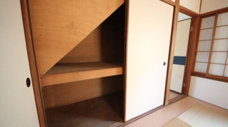 【収納】 | 大津市和邇高城330-7　中古戸建 | 階段下を利用した収納他、収納スペース多数