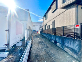 【外観】 | 草尾　新築分譲住宅　全３区画 | ２面採光の居室もありますよ♪明るく風通しの良い快適な室内に気分も自然と明るくなりますね！家族の笑顔も増えそうです♪