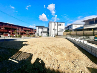 【外観】 | 草尾　新築分譲住宅　全３区画 | 【浴室暖房乾燥機付いてますよ♪】一坪以上の浴室でのびのび一日の疲れを癒して下さいね！浴室に窓が付いているので、換気ができて湿気やカビ防止になりますよ♪