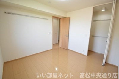 【洋室】 | Orge B棟 | 北西洋室６．３帖