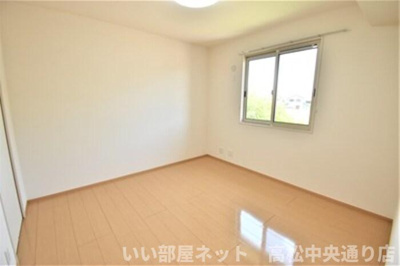 【洋室】 | Orge B棟 | 北西洋室６．３帖