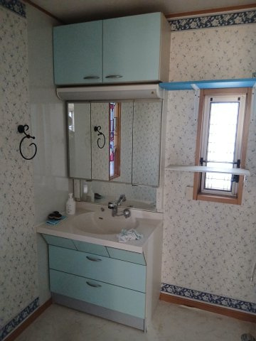 東松山市松葉町2丁目　中古戸建の独立洗面台