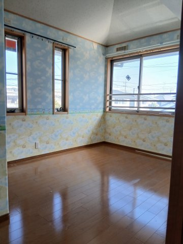 東松山市松葉町2丁目　中古戸建の洋室