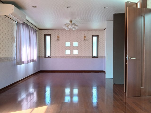 東松山市松葉町2丁目　中古戸建の居間・リビング