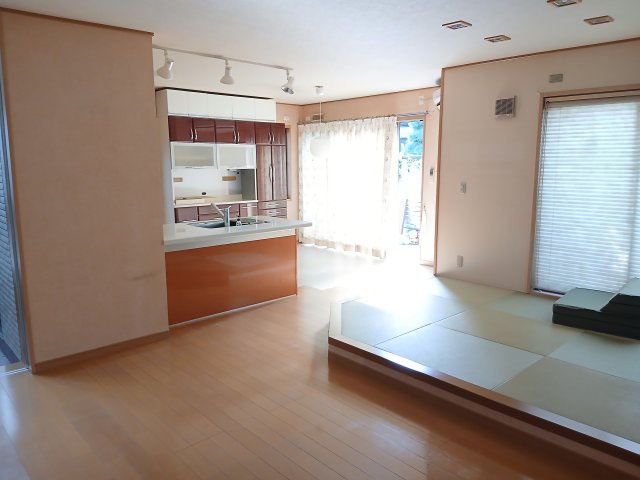東松山市松葉町2丁目　中古戸建の居間・リビング