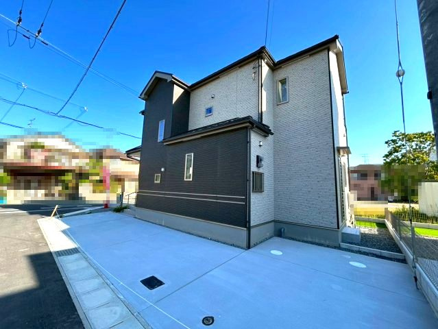 三木市岩宮　M号棟の前面道路含む現地写真