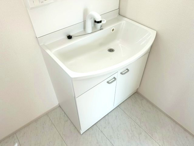 三木市岩宮　M号棟の独立洗面台