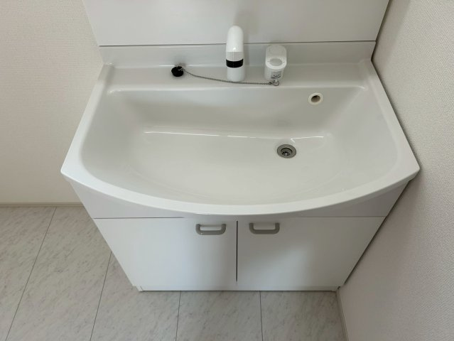 三木市岩宮　M号棟の独立洗面台