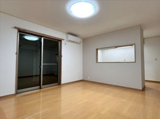 【居間・リビング】 | 藤沢市石川5丁目 中古戸建 | LDK 14帖