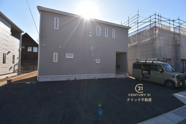 Cradlegarden　 常陸大宮市姥賀町　第3　3の前面道路含む現地写真|駐車場は十分なスペース。ご家族それぞれが車をご所有の場合や、来客の際も安心です。
内覧可能です。ご予約はHPから、またお電話でもお気軽にどうぞ。