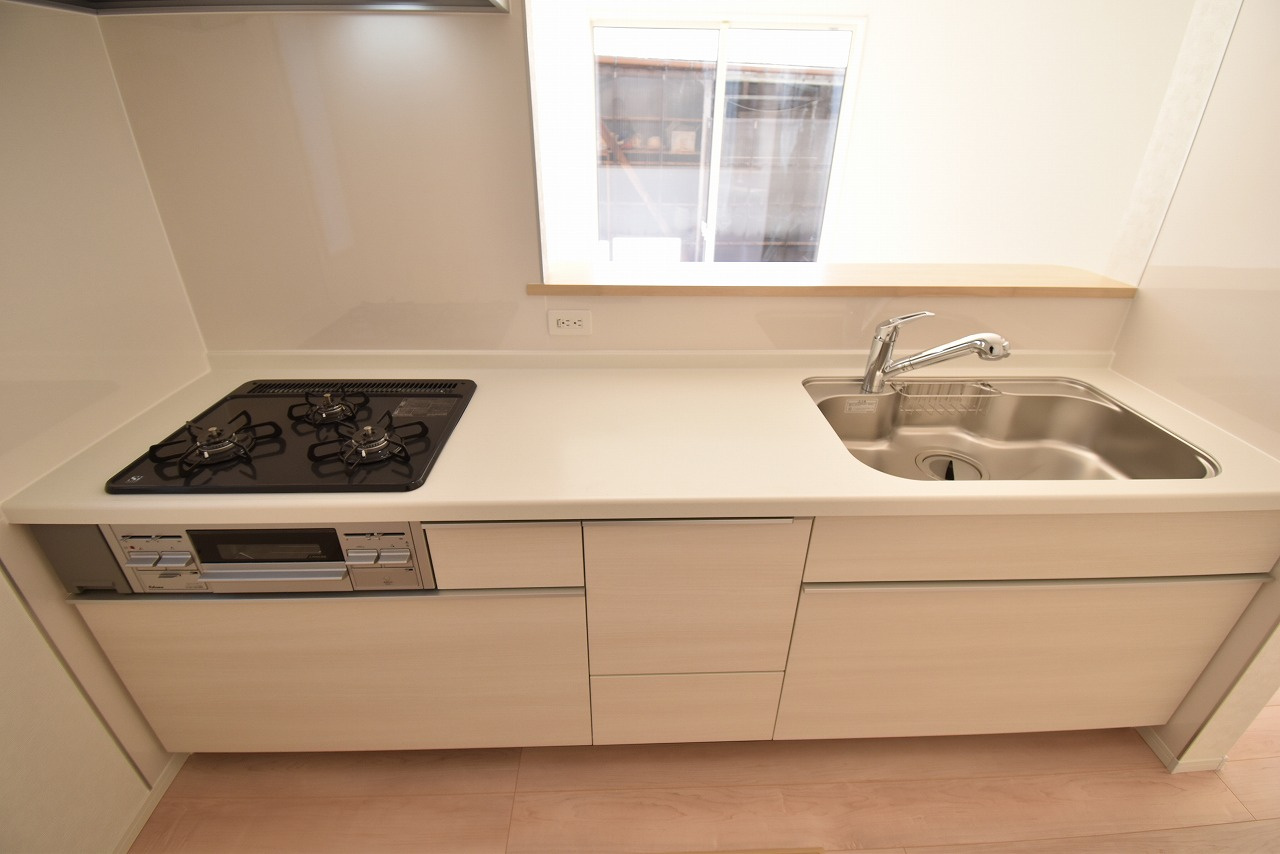 Cradlegarden　 常陸大宮市姥賀町　第3　3のキッチン|対面式システムキッチンは料理中や後片づけの間も会話が楽しめ、家族に一体感が生まれます。十分な広さのキッチンなら、家族での分担作業もはかどりそう！