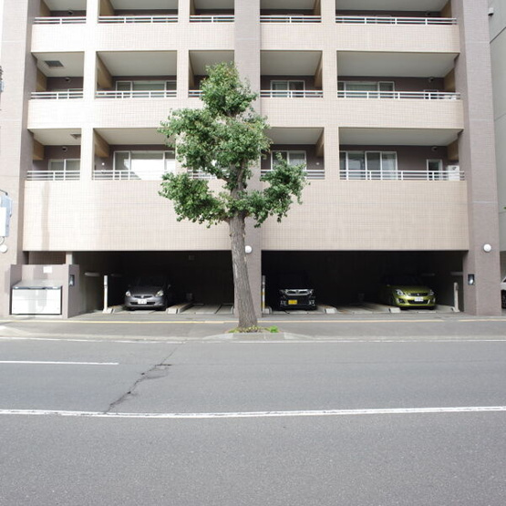 【駐車場】 | パークホームズ大通公園南