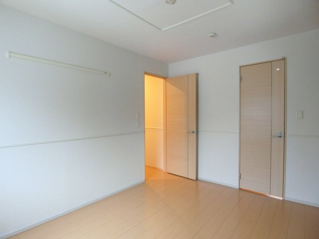 ブライト　スクエアⅢ　Ｃの洋室|イメージ104号室の写真（反転あり）