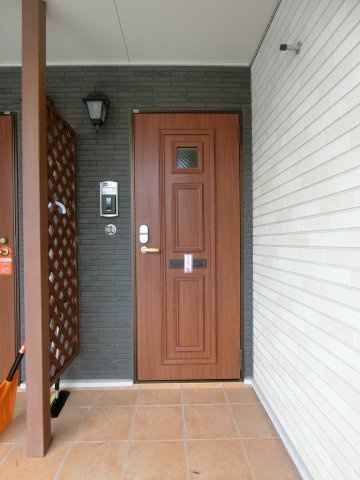 ブライト　スクエアⅢ　Ｃの玄関|イメージ104号室の写真（反転あり）